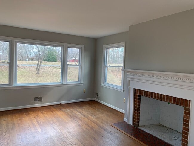 Photo - 469 Ruckers Rd