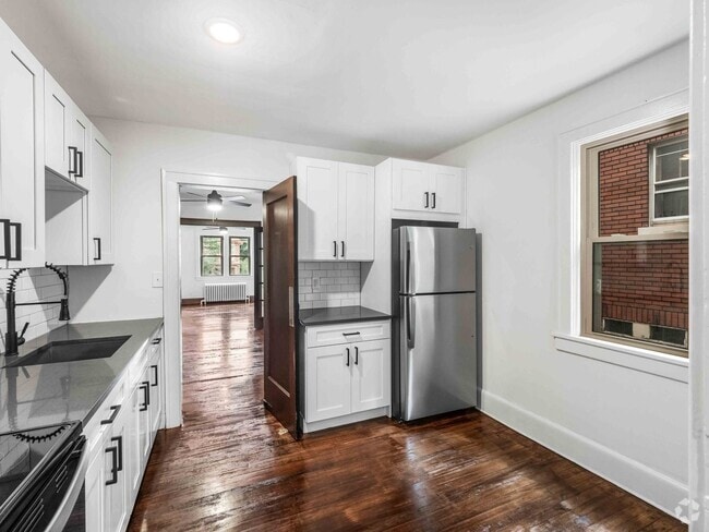 Building Photo - AVAILABLE OCT 1ST! FULLY RENOVATED 1-BEDRO... Unit 1 Rental