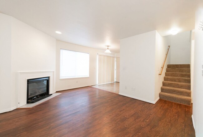 Photo - 1020 NE D St Unit A