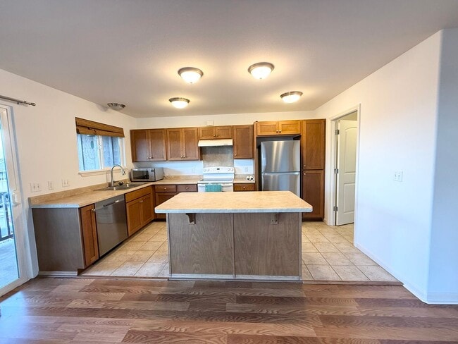 Photo - Available NOW – Beautiful Milo Court Townh...