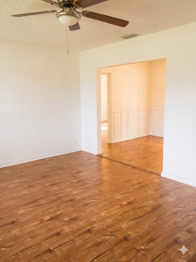 Photo - Spacious 3-Bedroom Home in Prime Pinellas Park Location – 1,354 Sq Ft