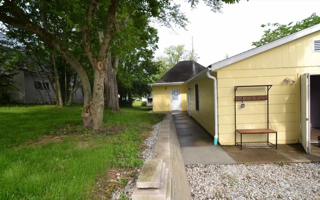 Photo - Bungalow Near Downtown Bloomington – 3 Bed... Casa