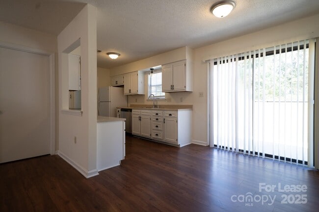 Photo - 2219 Heather Glen Ln