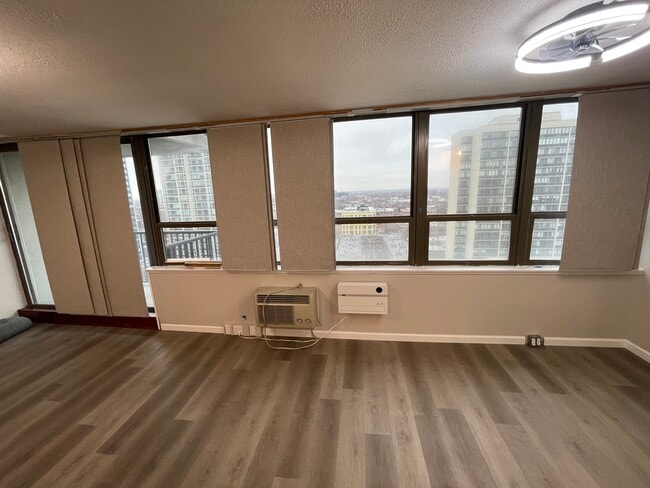 Photo - 2740 N Pine Grove Ave