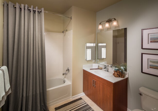One-bedroom bath