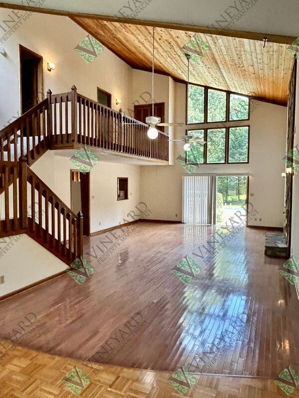 Photo - 115 Nesbit Ferry Pl