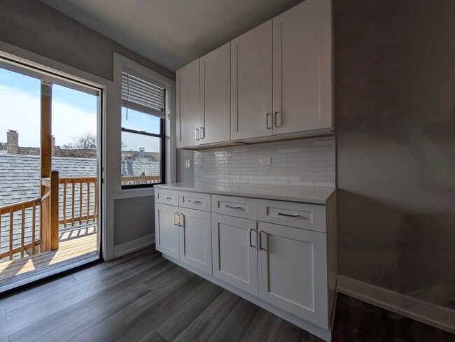 Photo - 3935 N Janssen Ave Unit 2