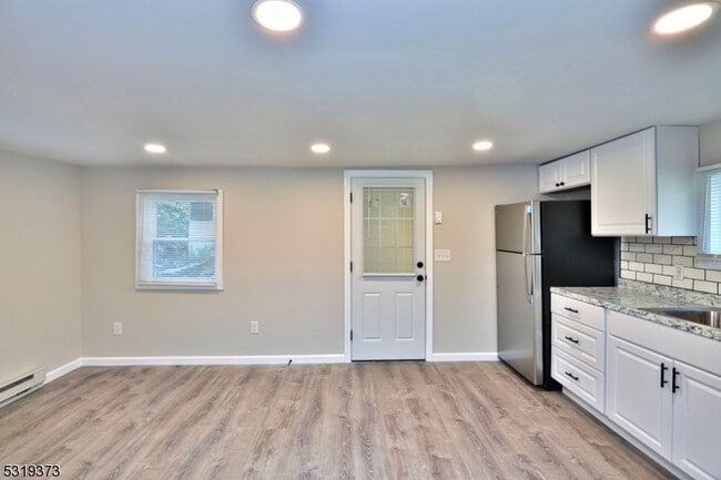 Photo - 8 Apple Trail