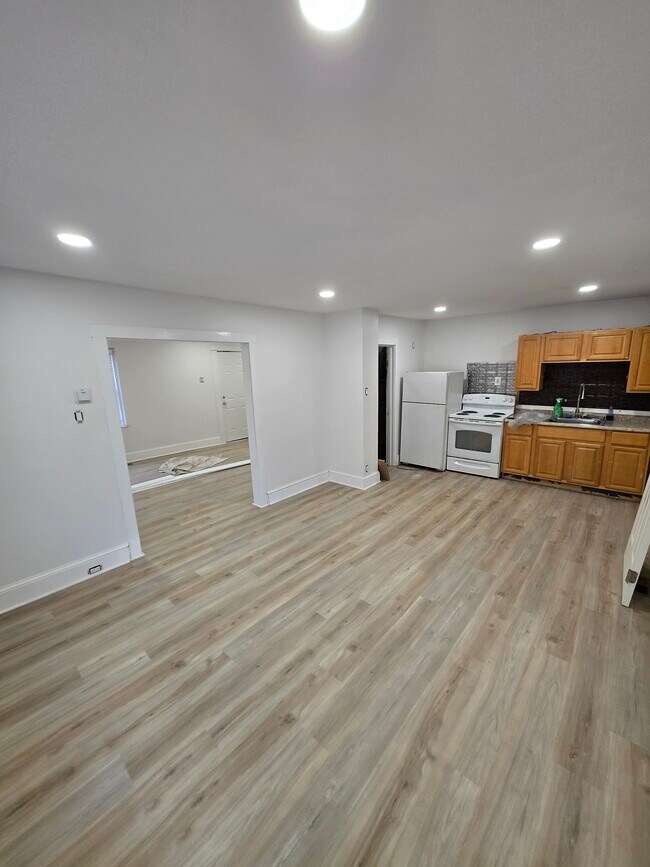 Dining Room/Kitchen - 1414 Willison St