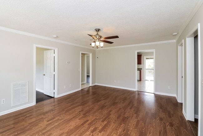 Photo - 156 Cook Rd NW