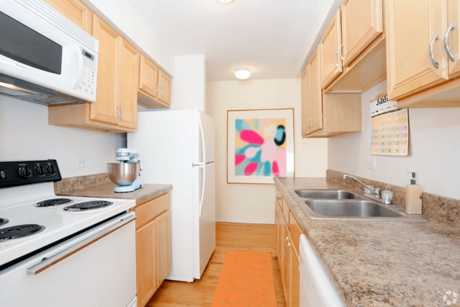 Sheridan Terrace - 6725 N Sheridan Rd
