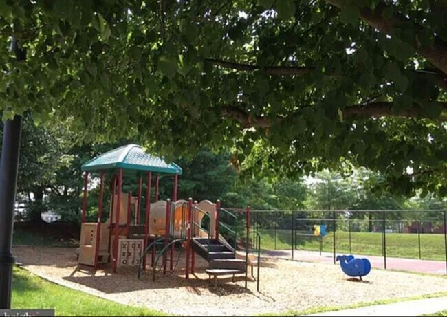 Photo - 2637 Glenriver Way