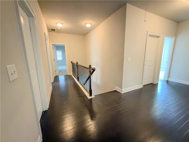 Photo - 4844 Albany Wy