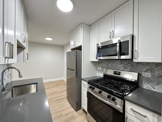 Photo - 531 W Aldine Ave Unit R01A