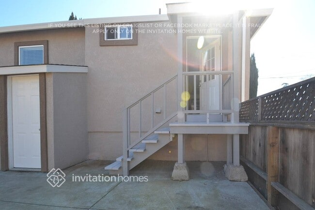 Building Photo - 622 W 13th St