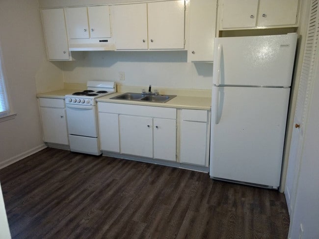 Photo - Chesterfield Gardens Unit 19