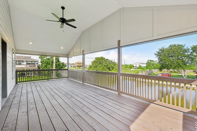 Building Photo - 6935 W Holiday St