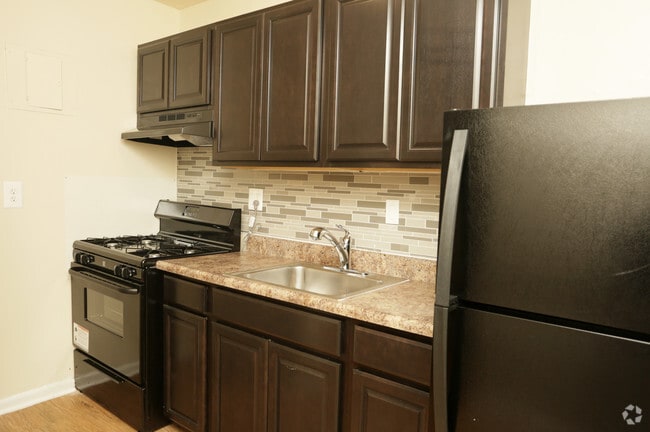 Greenwood Manor Apartments