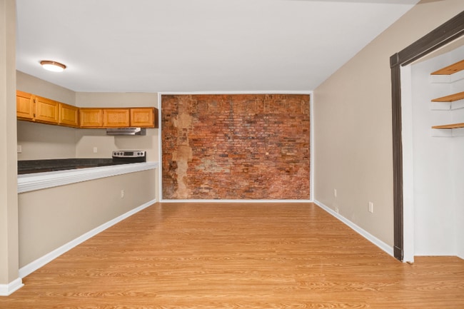 Photo - 58 Buckingham St Unit A