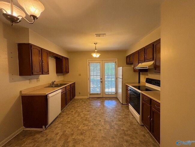 Photo - 2716 Wynterhall Rd SE