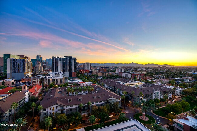 Photo - 200 W Portland St Unidad 820