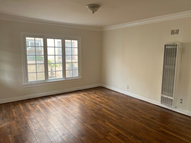 Photo - 1016 1/2 N Serrano Ave Unit 1018.5