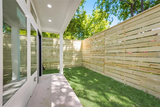 Photo - 1960 Toronto St Casa