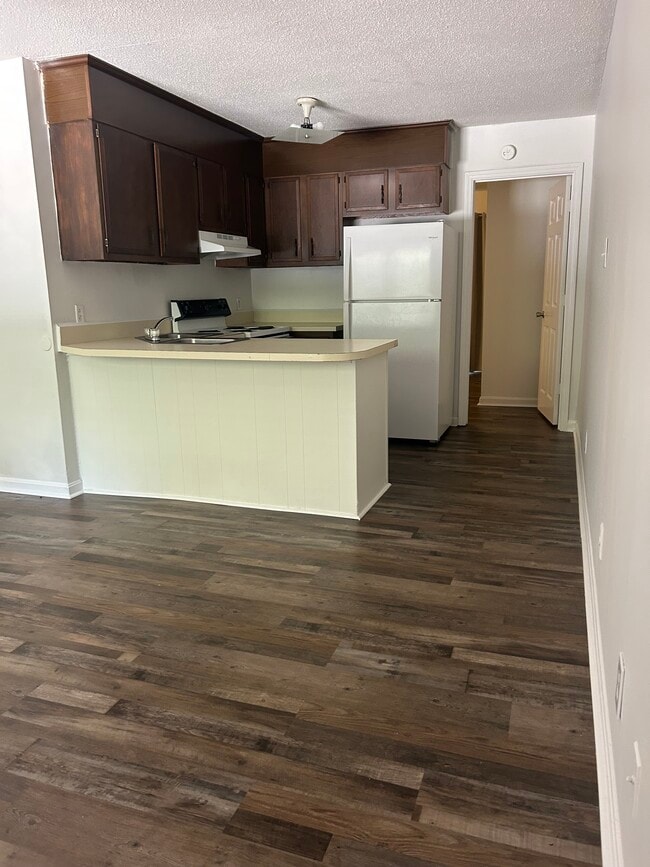 Building Photo - 200 Linwood Ave Unit B
