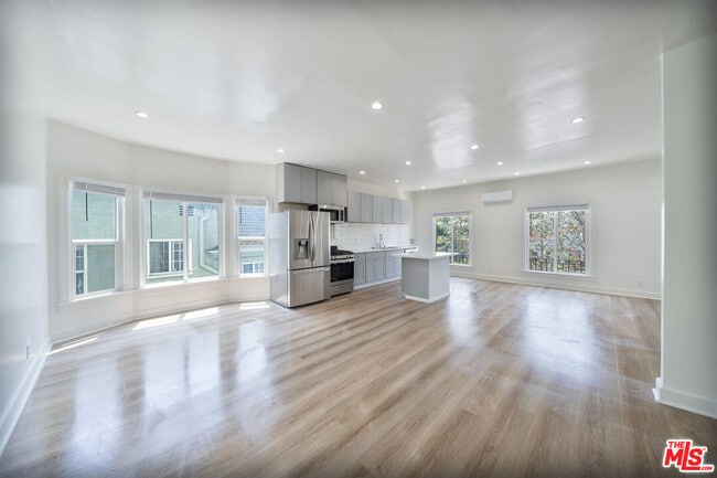 Photo - 132 S Kenmore Ave