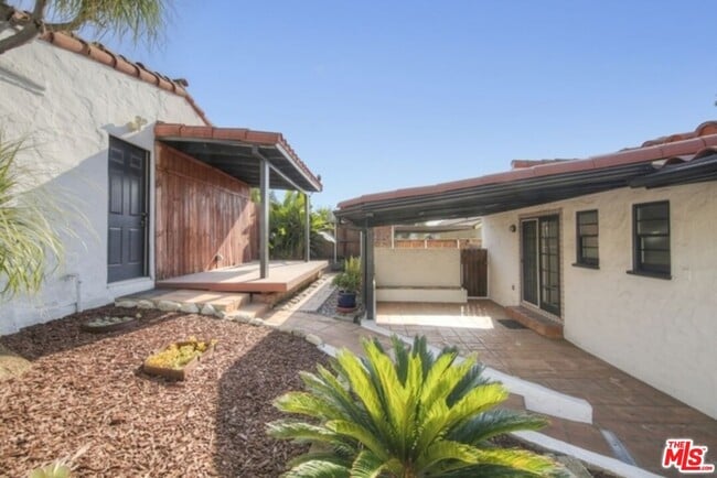 Photo - 2634 Lakewood Ave N