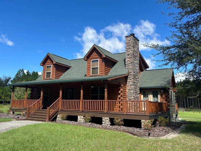Photo - Gorgeous 3-Bedroom Log Cabin with Loft, La...