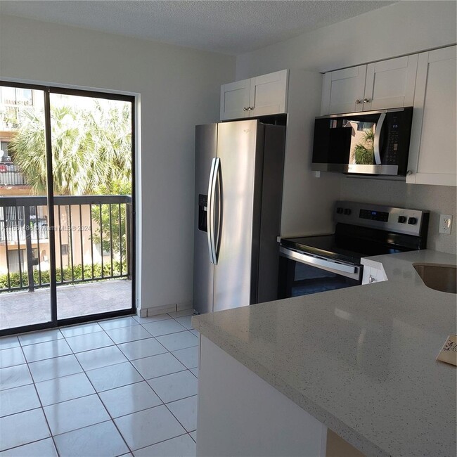 Photo - 5300 W 21st Ct Condominio Unidad 311