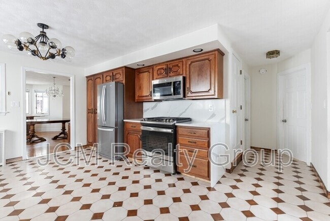 Building Photo - 18 Bailey St Unit 1 / 2nd Floor Rental