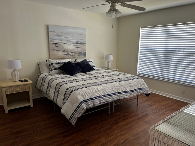 Building Photo - 9850 Costa Mesa Ln Unit 712