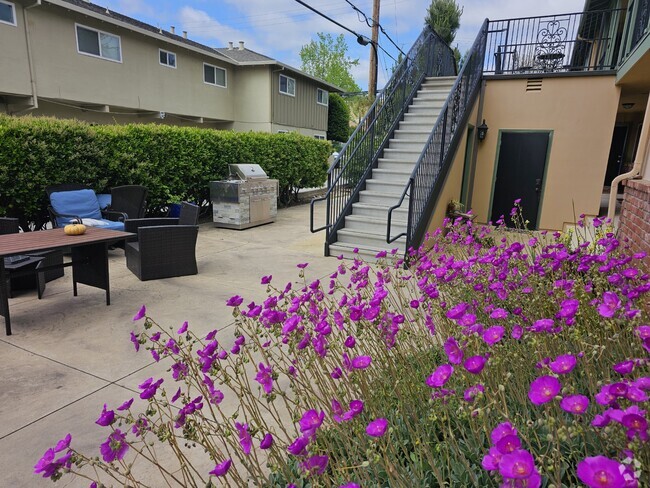 Building Photo - Los Gatos Garden Apartments Unit 4