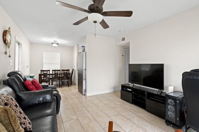 Photo - 2804 Ave J