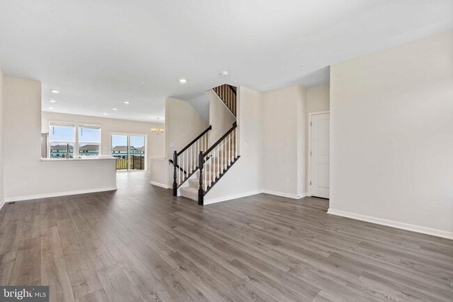 Photo - 877 Amity St
