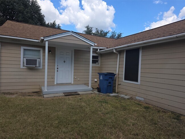 Photo - 601 W Washington Ave