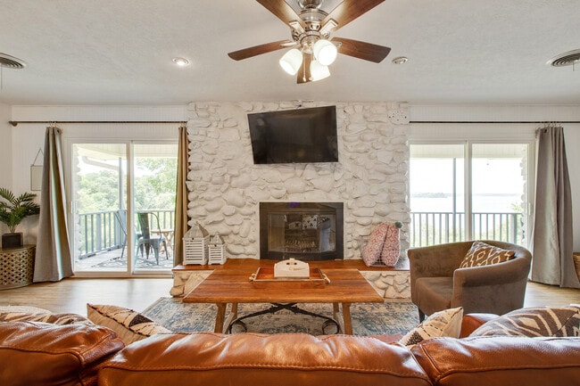 Photo - 4724 Lakeview Dr