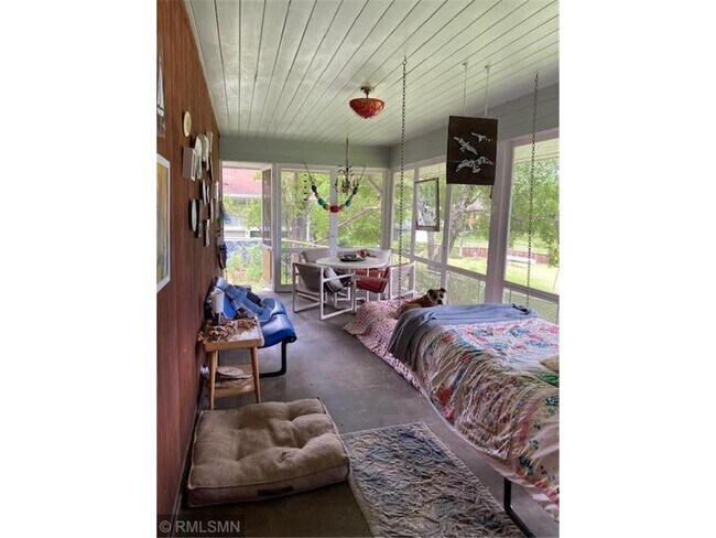 Photo - 1952 Oak Knoll Dr