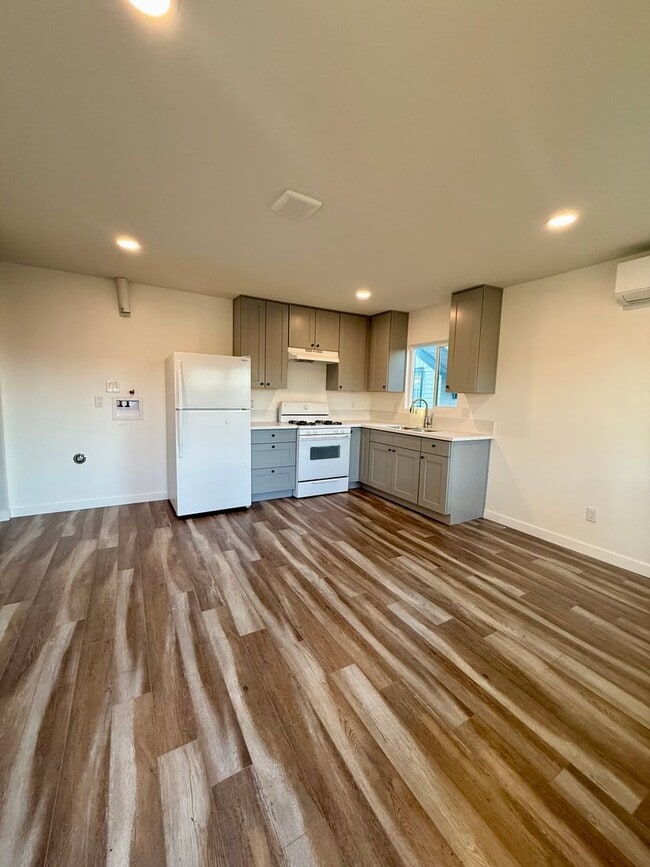 700 E 50th St