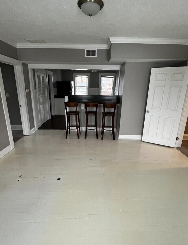 Photo - 2052 Fairview