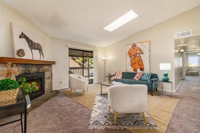 Photo - 3 Bed 2 Bath Updated Unit in Robinwood Unidad 203 Rental