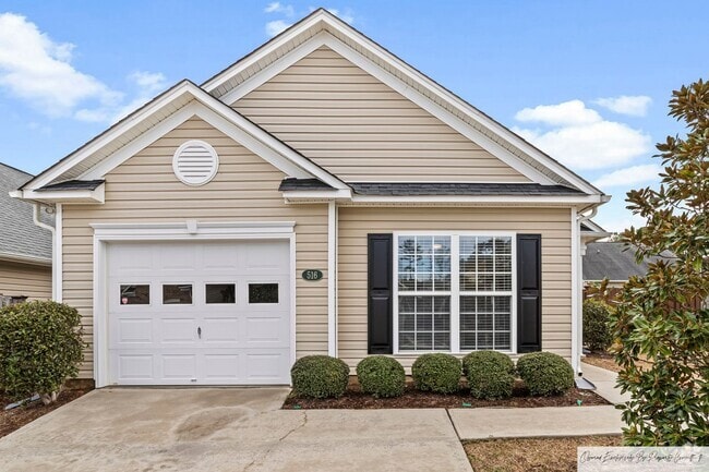 Building Photo - TWO BEDROOM GARDEN HOME IN GATED COMMUNITY