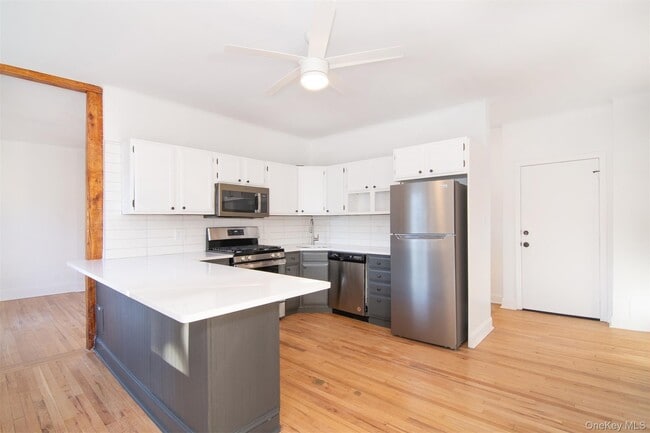 Building Photo - 16 Storm St Unit 2