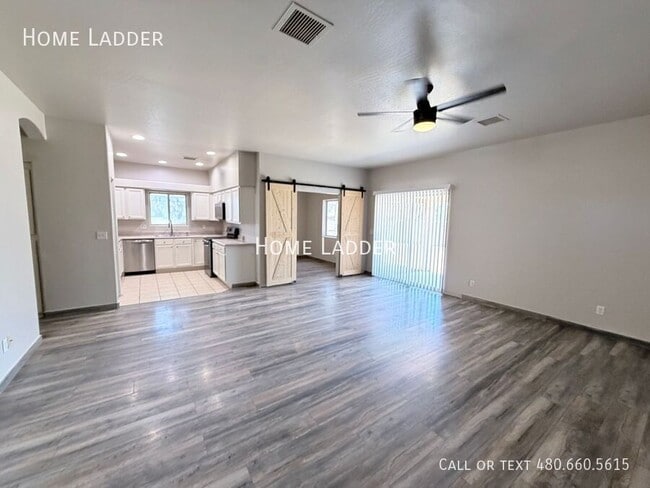 Photo - 651 W Fairway Cove Dr