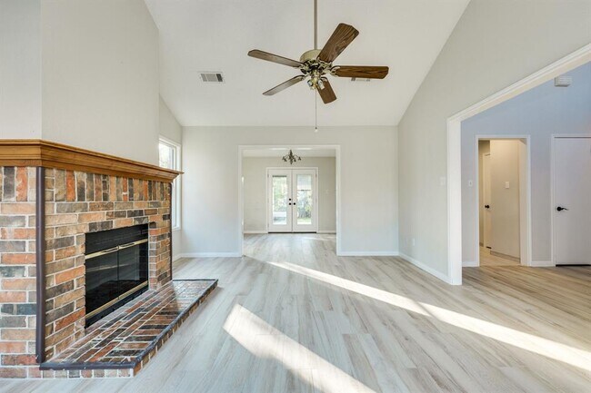 Photo - 2304 Willow Way