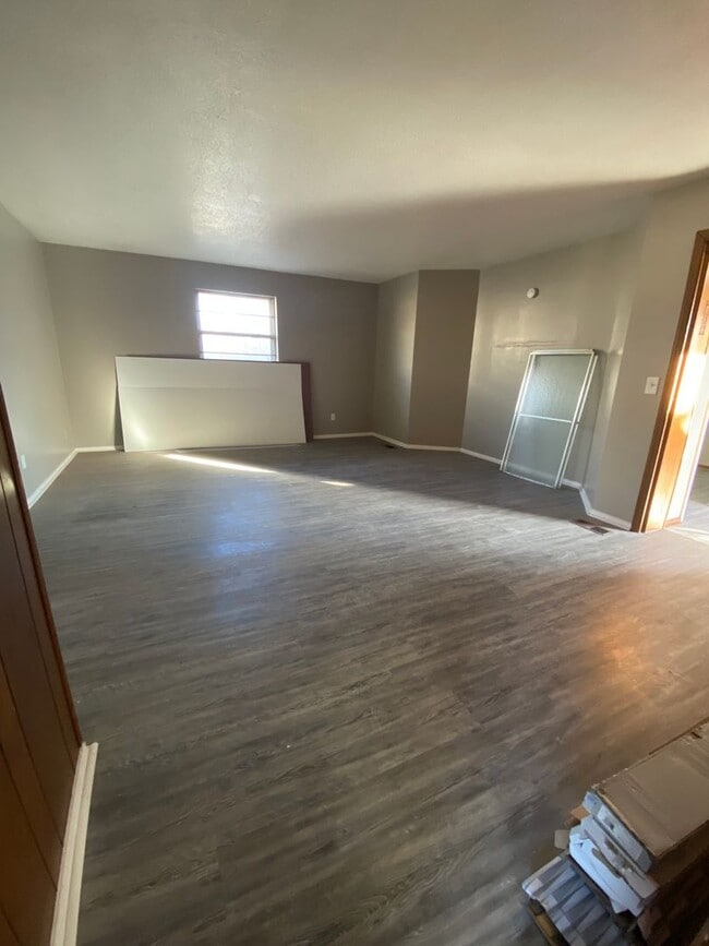 Photo - Huge 7 Bedroom House Available