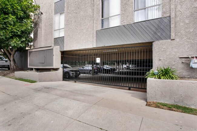 Photo - 10795 Woodbine