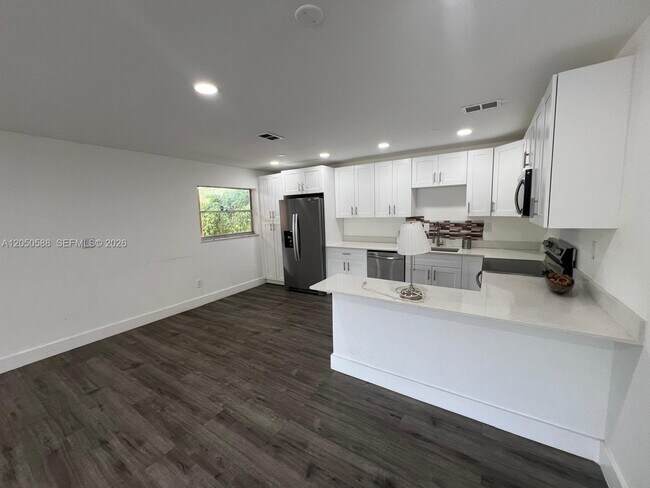4111 Stirling Rd Unit 209